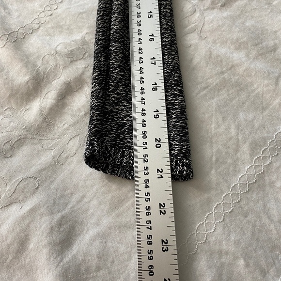 Old Navy Women's Black + White Round Neck Long Sleeve Knit Sweater Size X-Small - Picture 8 of 10